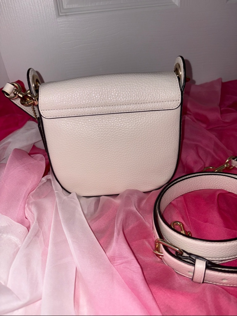 Coach Kleo Cream Pebbled Leather Purse Gold Hardware *FREE COACH ITEM INCLUDED* - Picture 3 of 16